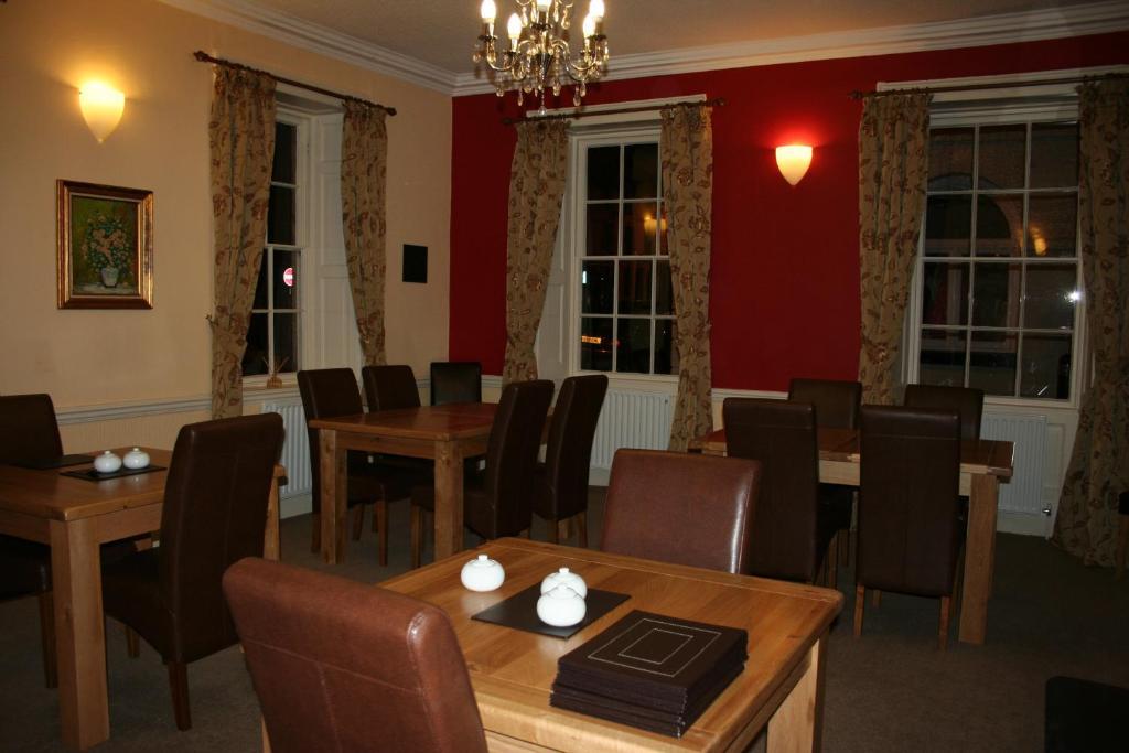 The Trewythen Hotel Llanidloes Exterior photo