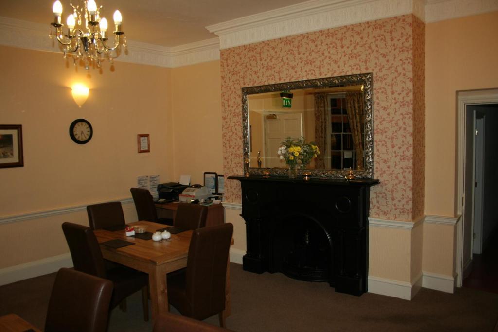 The Trewythen Hotel Llanidloes Exterior photo